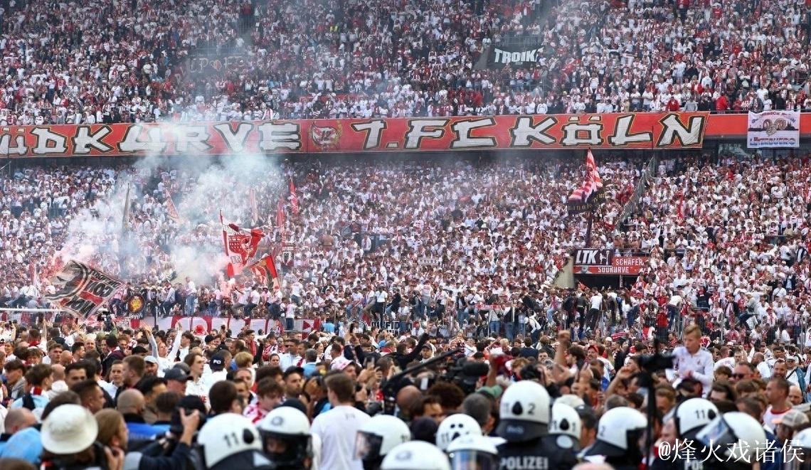 图片报:药厂和科隆比赛,部分科隆球迷被要求脱 图片报:药厂和科隆比赛,部分科隆球迷被要求脱