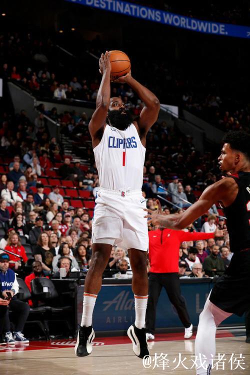 哈登达成新纪录，快船59分血洗篮网，灰熊力克马刺